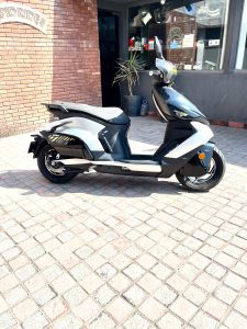 ZEEHO AE8 S+ BY CF MOTO - Image 3