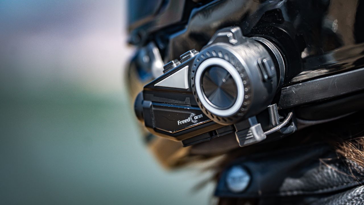 WhatsApp-Image-2023-04-01-at-13.38.32 FreedConn R3 – Best Motorcycle Bluetooth Communication System - Image 1